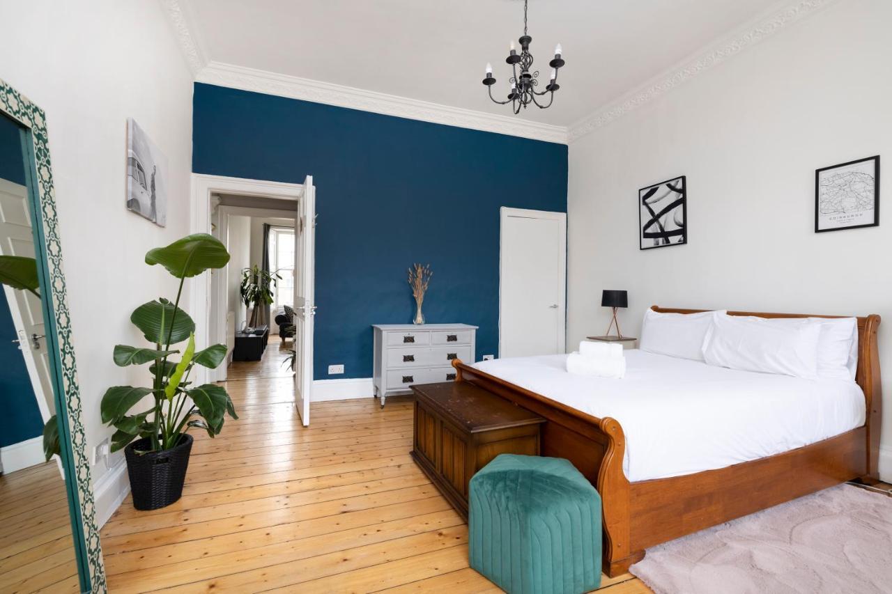 Altido Glamorous 2-Bed Flat Near Edinburgh Castle Exterior photo
